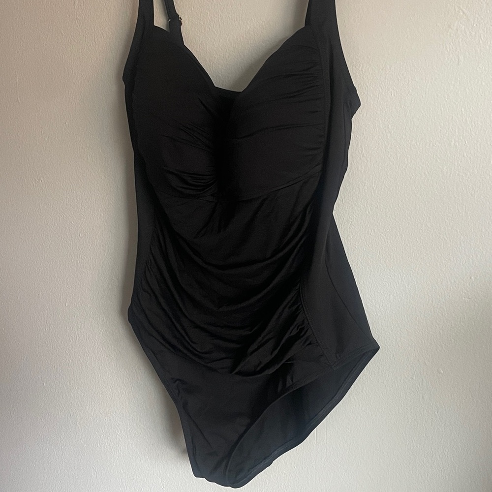 La Blanca Island Goddess Black Rouched One Piece Swimsuit 18W - Picture 4 of 12